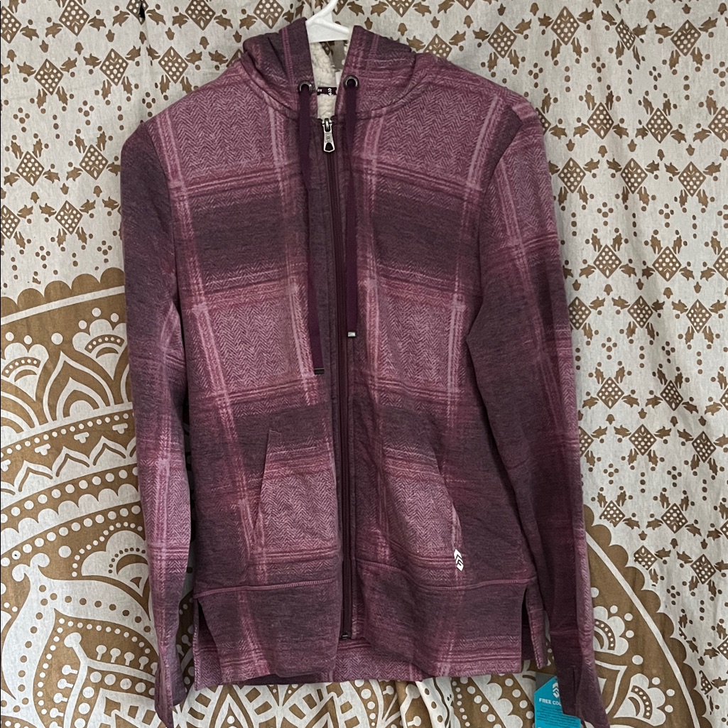 Womenâs Plaid Burgundy Sherpa Zip Up